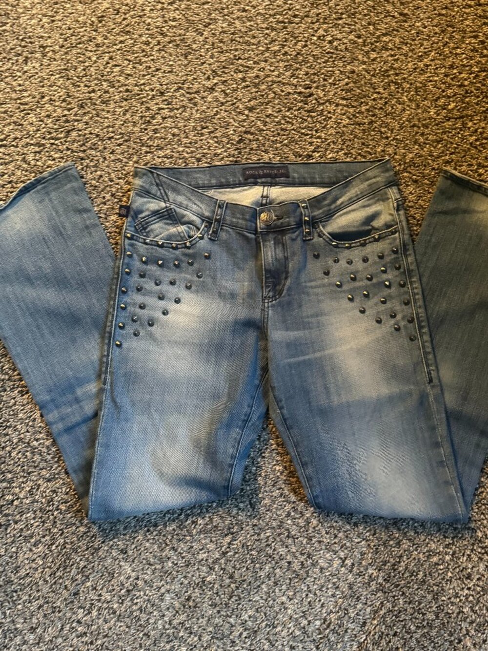 ROCK & REPUBLIC KASANDRA STUDDED JEANS